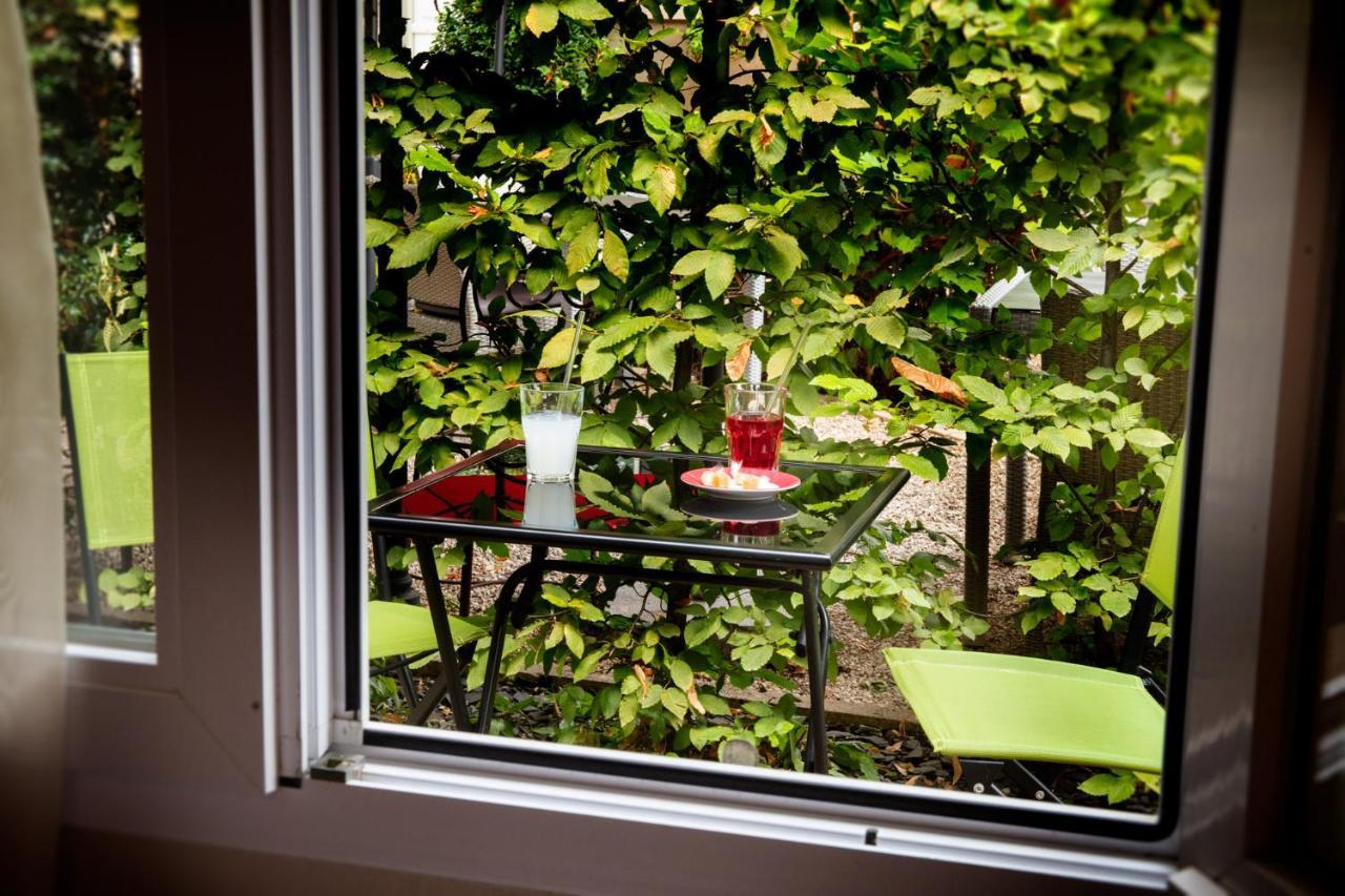 Logis Hotel La Breche - Restaurant Berthelot Amboise Buitenkant foto