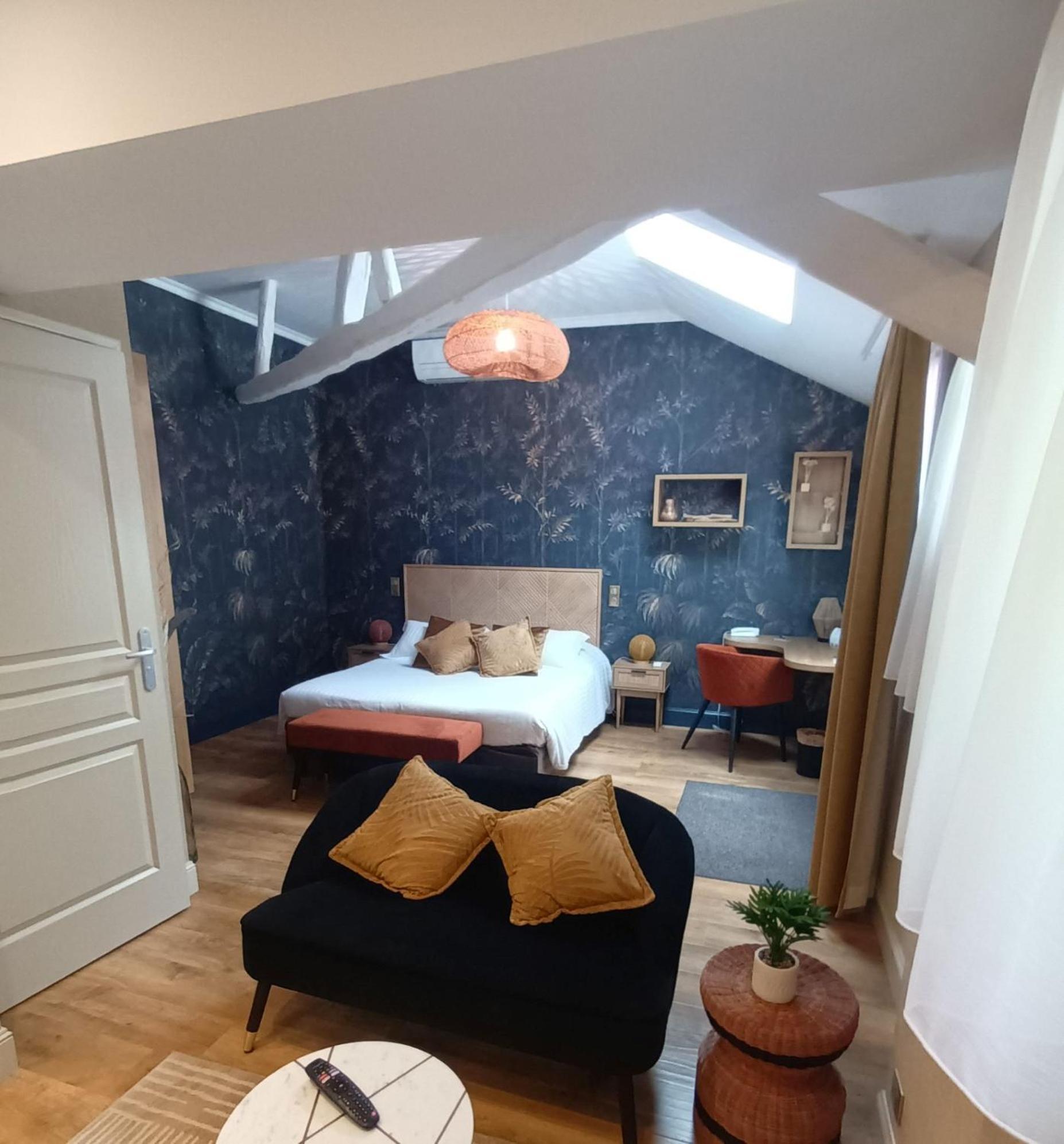 Logis Hotel La Breche - Restaurant Berthelot Amboise Buitenkant foto