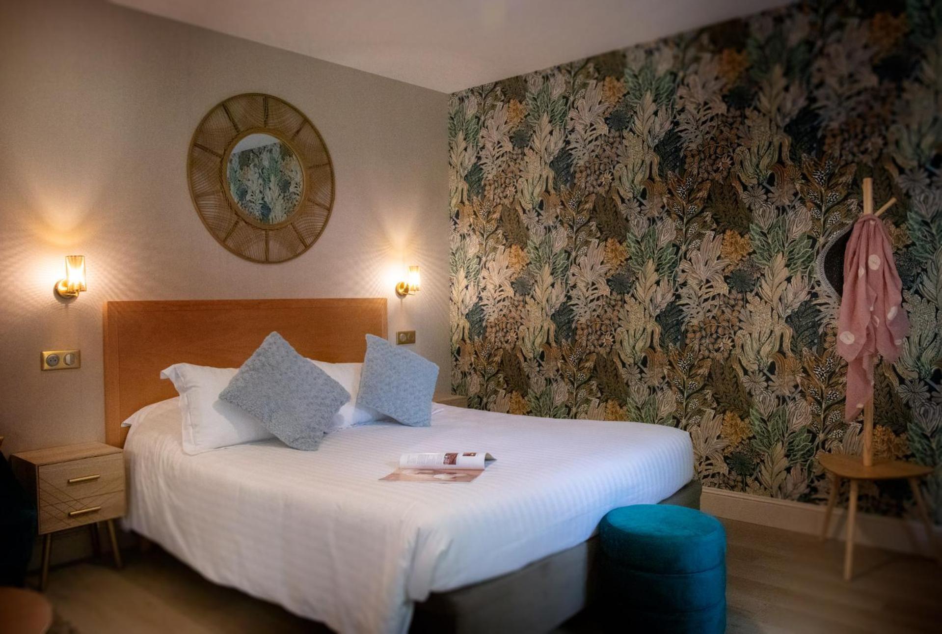 Logis Hotel La Breche - Restaurant Berthelot Amboise Buitenkant foto