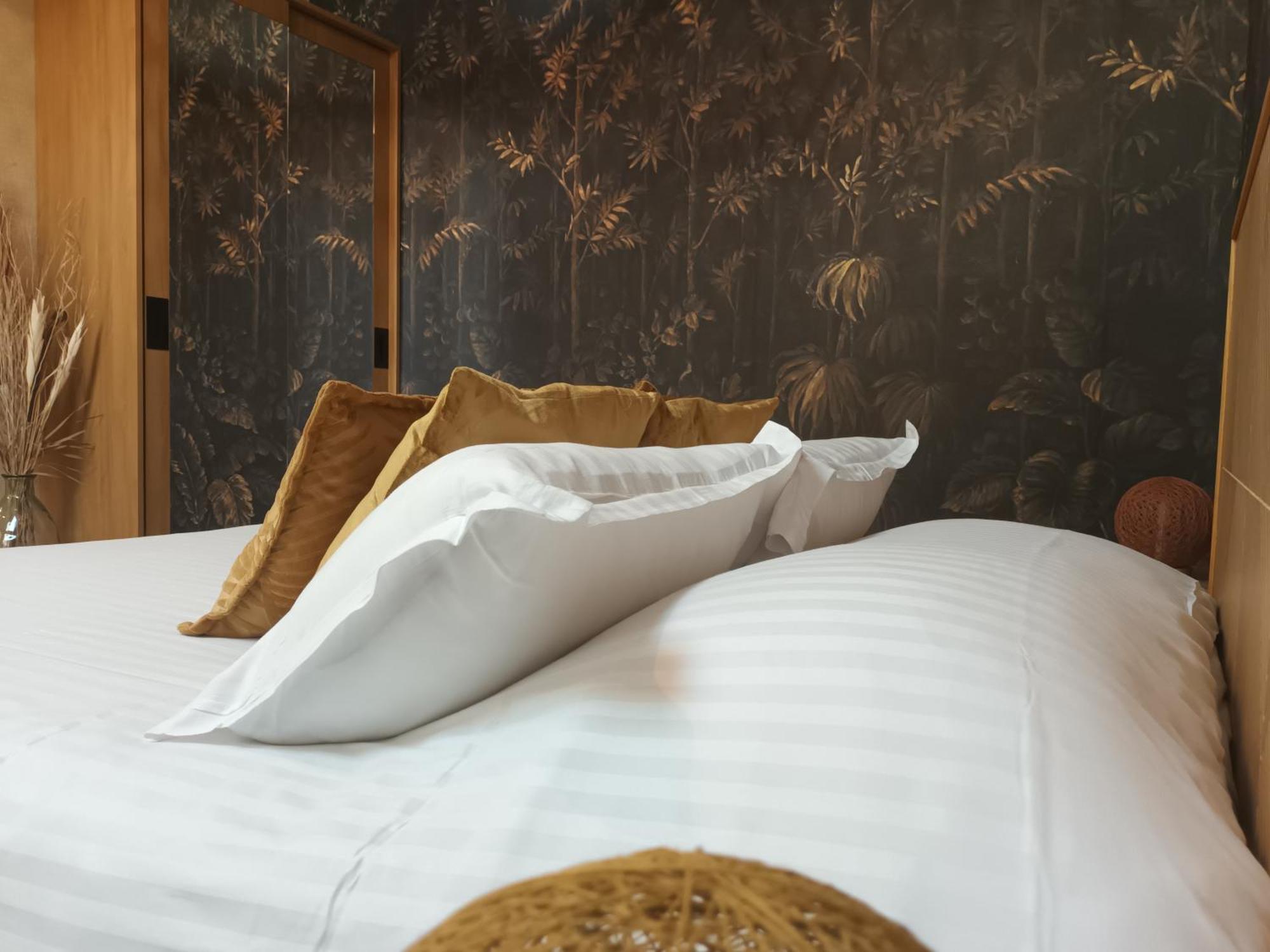 Logis Hotel La Breche - Restaurant Berthelot Amboise Buitenkant foto