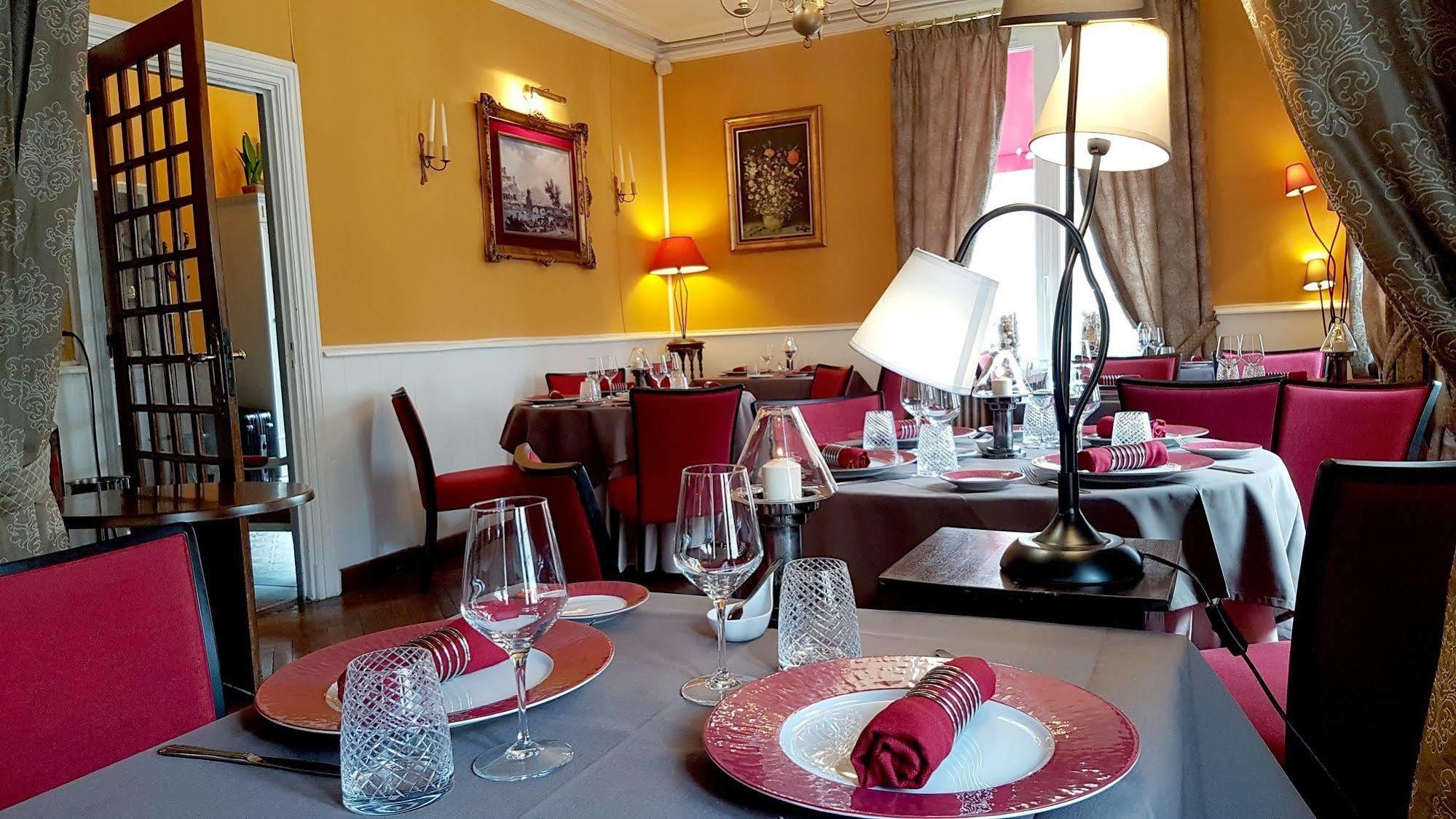 Logis Hotel La Breche - Restaurant Berthelot Amboise Buitenkant foto