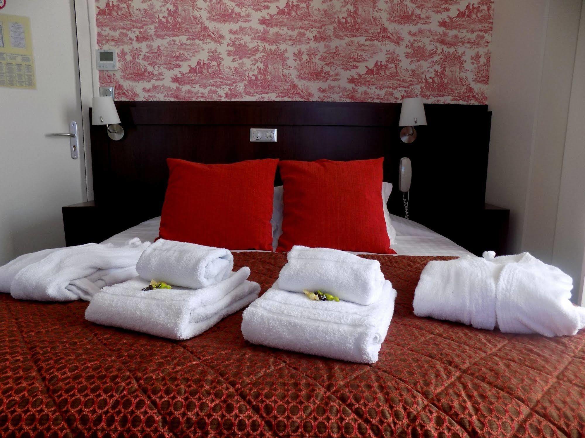Logis Hotel La Breche - Restaurant Berthelot Amboise Buitenkant foto