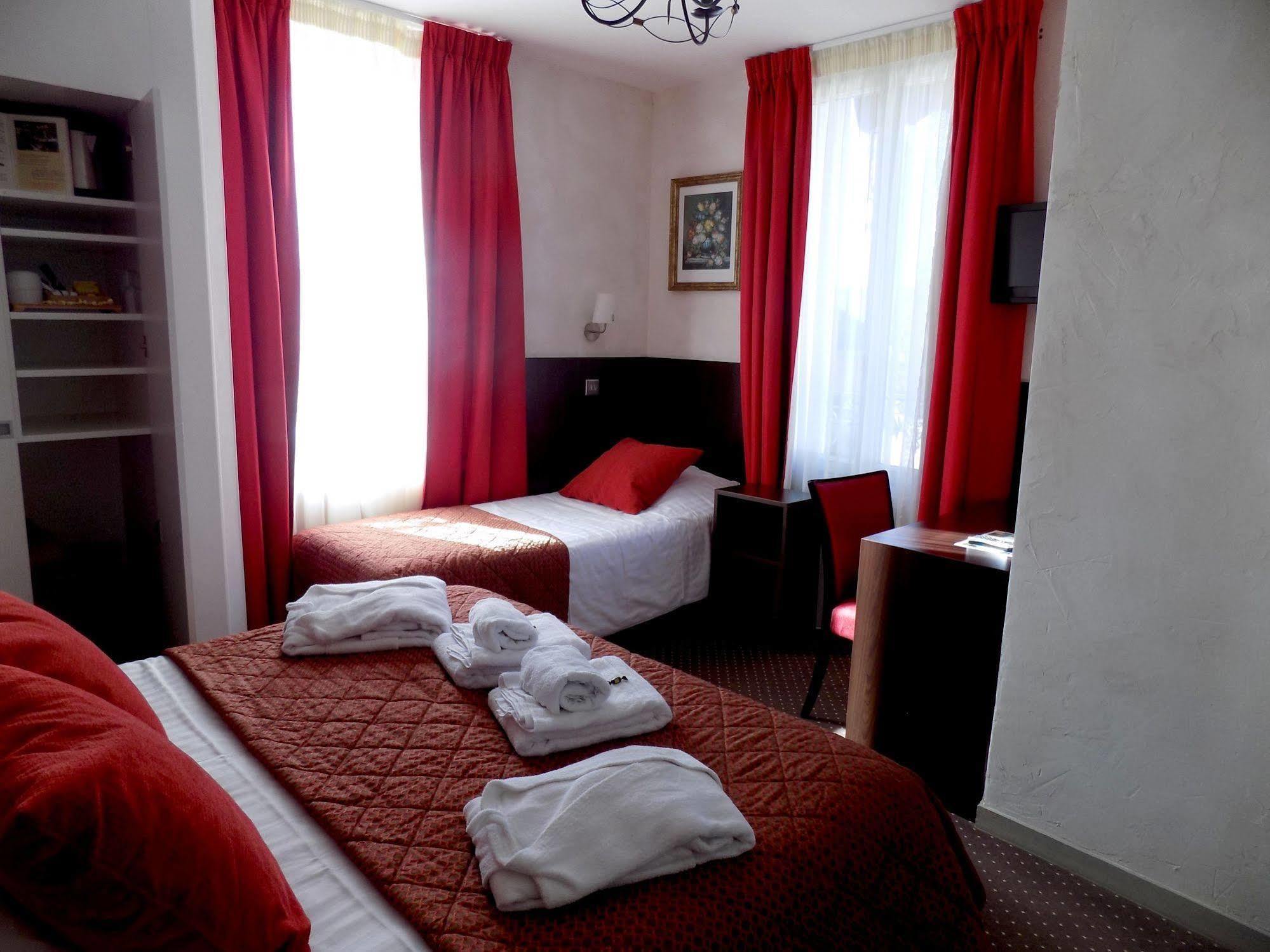 Logis Hotel La Breche - Restaurant Berthelot Amboise Buitenkant foto